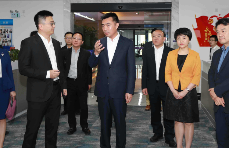 “广西南丹突发山体滑坡事故救援已结束 共造成3死1伤”