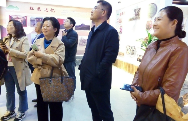 “中央政法委批郑爽代孕弃养郑爽风波后首次露面面带笑容参加节目录制”