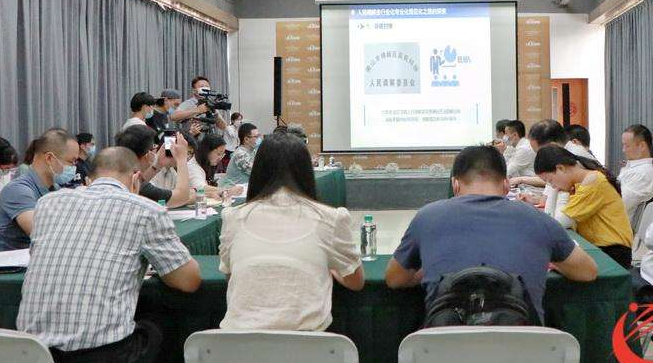 “警方成立专案组调查女孩跳车身亡 重走货拉拉遇害女生搬家路线：无紧急刹车痕迹”