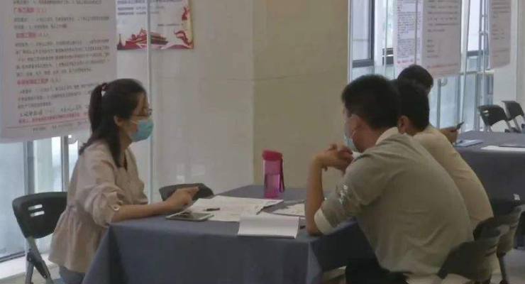 “湖南两会首场“代表通道”：各界代表谈战“疫”话复产”